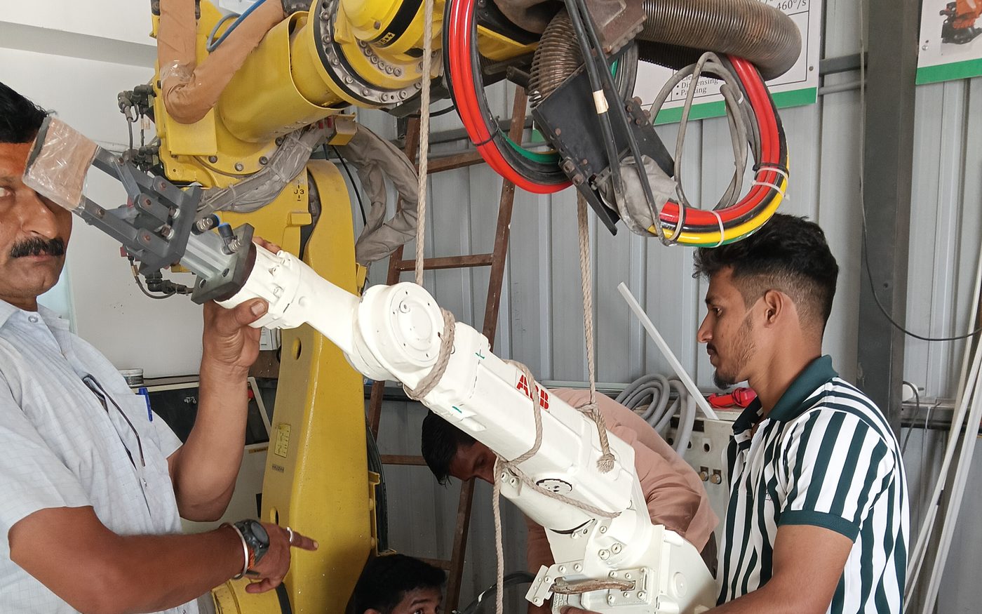 Robot service and overhaul on site