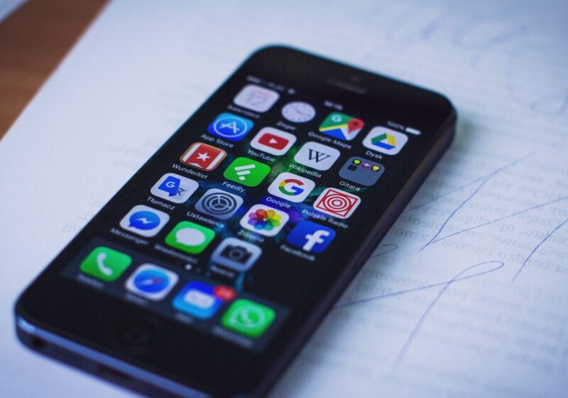 Shopping and payment apps on a phone